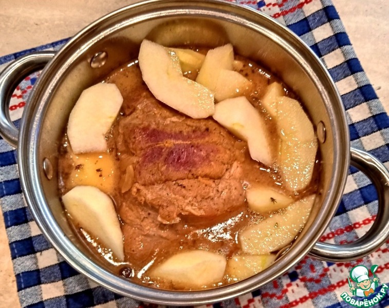 Свиная лопатка тушёная