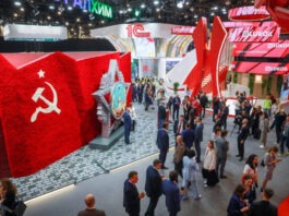 Tank вместо Mercedes: Экономический форум стал символом изоляции России