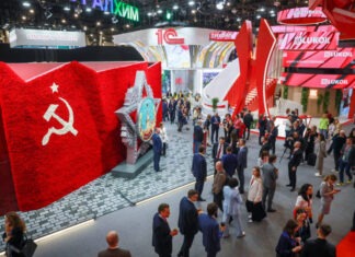 Tank вместо Mercedes: Экономический форум стал символом изоляции России