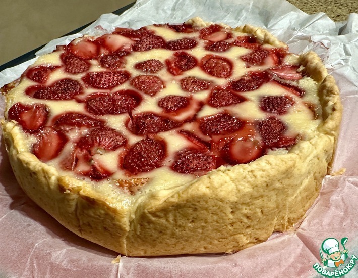 Тарт с клубникой и сметанной заливкой