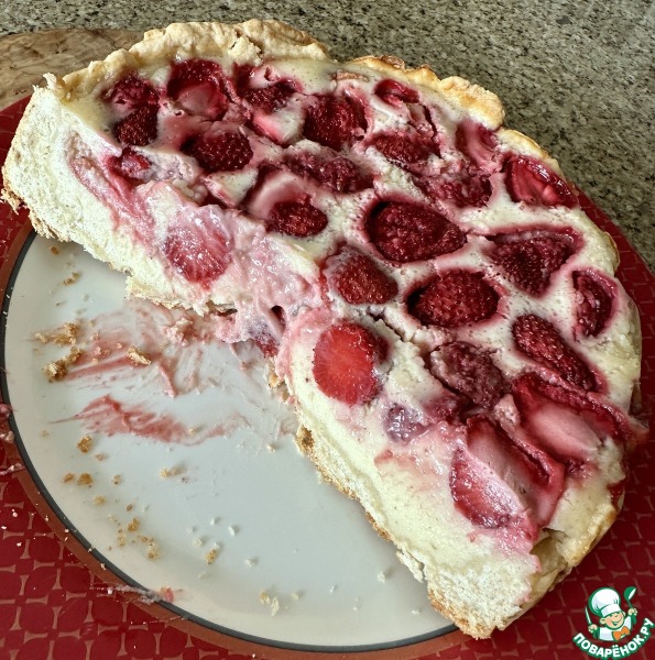 Тарт с клубникой и сметанной заливкой