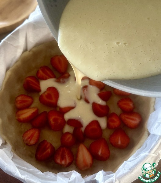 Тарт с клубникой и сметанной заливкой