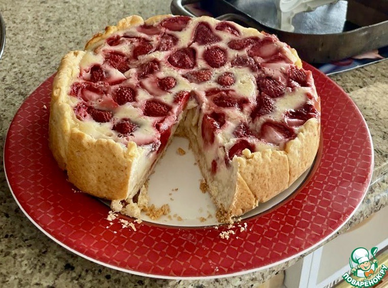 Тарт с клубникой и сметанной заливкой