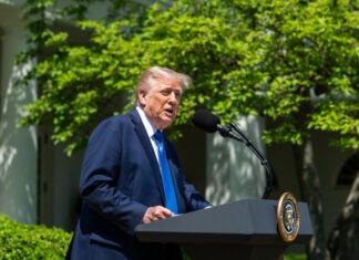 Трамп еще не решил, применит ли новые санкции против России