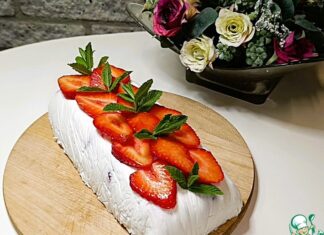 Творожный десерт с клубникой