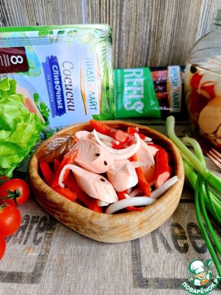 Утопенцы или маринованные сосиски с овощами
