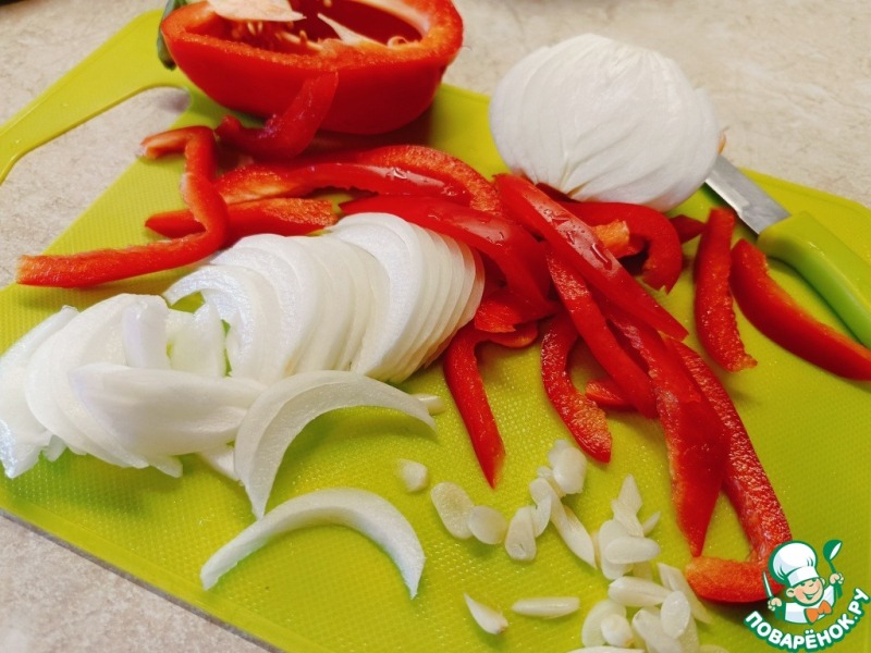 Утопенцы или маринованные сосиски с овощами