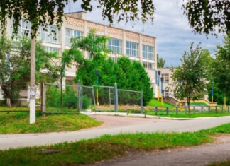 В Глухове, в 11 км от границы с РФ, объявили тендер на капремонт школьной столовой за 13,2 млн грн