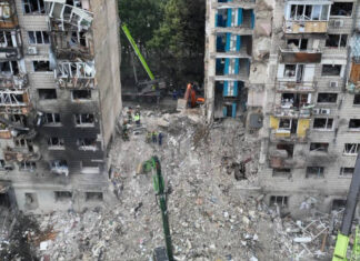 В Киеве завершена спасательная операция после ракетного удара по дому — 28 погибших