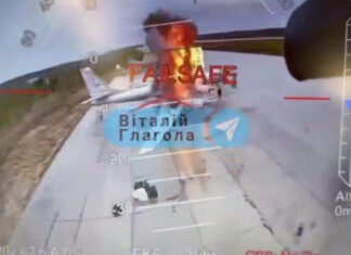 В РФ украинские дроны массово атакуют военные аэродромы | ВИДЕО