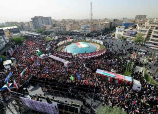 В Тегеране прошли масштабные похороны военных и ученых-атомщиков | ФОТО