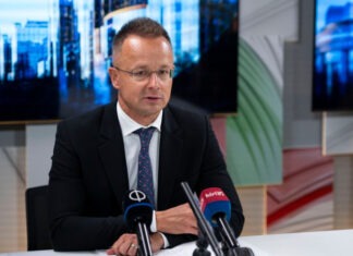 Венгрия и Словакия заблокируют 18-й пакет санкций против РФ