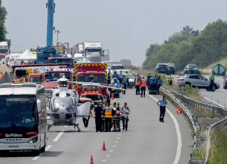 Во Франции автобус с украинскими детьми попал в ДТП: 4 погибших, десятки пострадавших