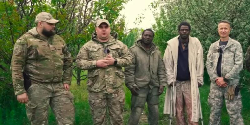 ВСУ взяли в плен двух российских наемников из Камеруна. Вот, что они говорят | ВИДЕО