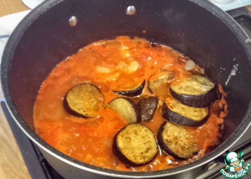 Баклажан с масляными бобами и яйцами