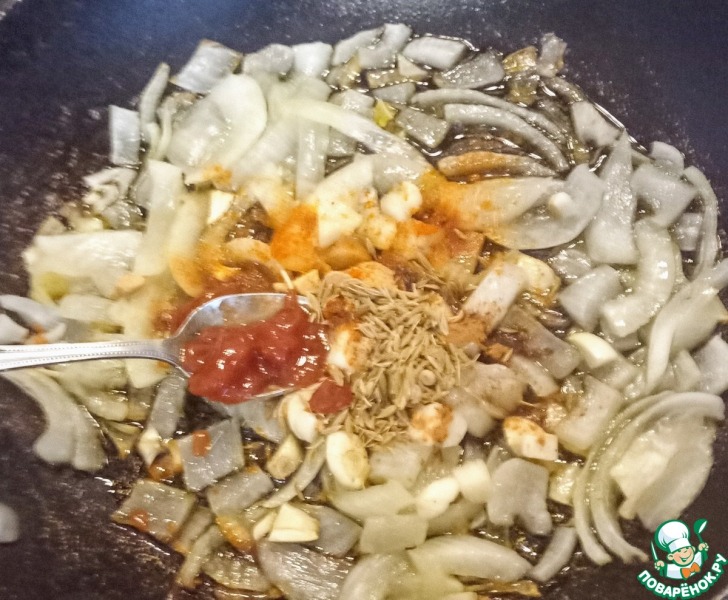 Баклажан с масляными бобами и яйцами