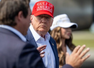 CNN: Трамп рассказал, что угрожал Путину «разбомбить Москву» в случае вторжения в Украину