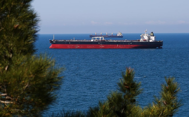 FT проанализировала, кто может стоять за загадочными взрывами на нефтяных танкерах