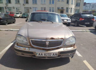 Глава Деснянской РГА Киева предложил передать военным ржавую Волгу