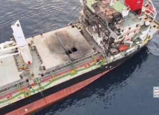 Хуситы демонстративно топят суда в Красном море | ФОТО