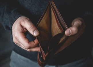 Каждый четвертый вынужден экономить на еде: уровень бедности в Украине превысил 25%