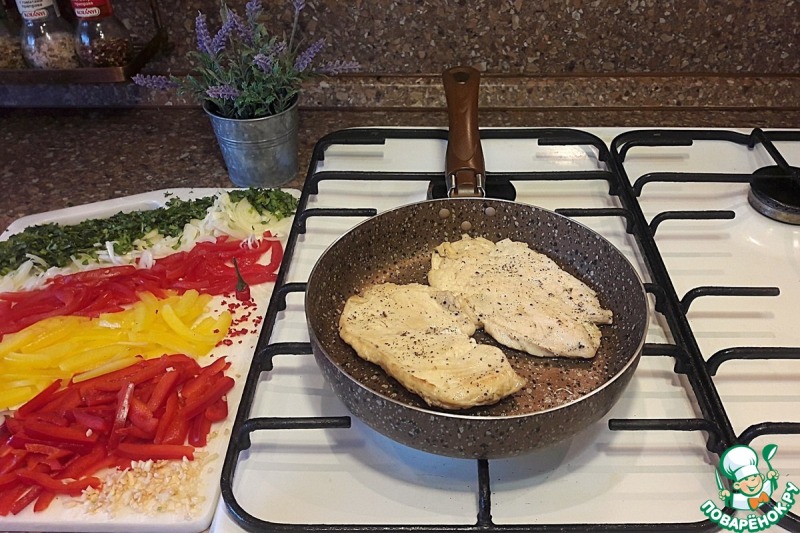 Кесадилья с курицей, овощами, зеленью, сыром