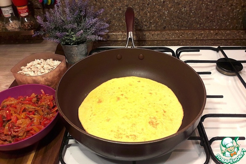 Кесадилья с курицей, овощами, зеленью, сыром