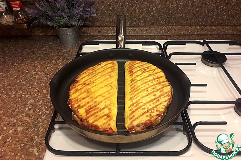 Кесадилья с курицей, овощами, зеленью, сыром