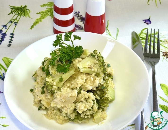Куриное филе с брокколи и булгуром