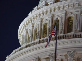 Лидер республиканцев в Сенате надеется принять новые санкции против России до августа