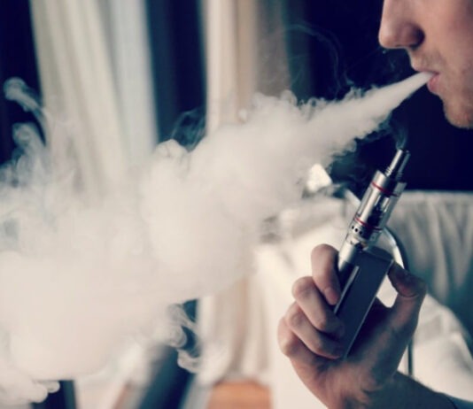 Нардепы хотят запретить электронные сигареты