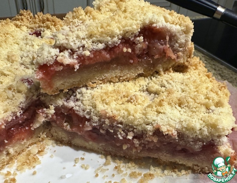 Насыпной пирог с клубникой