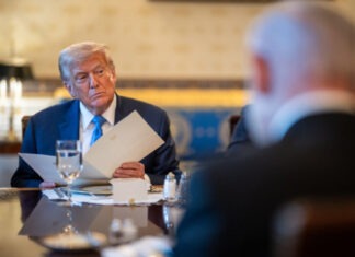 NYT: Эксперты сомневаются, что Трамп введет 100% пошлины против партнеров России