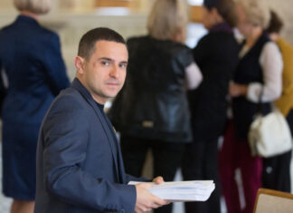 Пять русскоязычных YouTube-каналов нардепов превышают по популярности все украиноязычные вместе