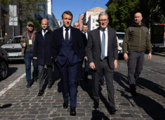 Politico: Макрон и Стармер расходятся во взглядах на помощь Украине