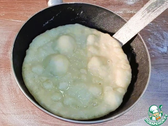 Пузырчатые лепешки с мясной начинкой