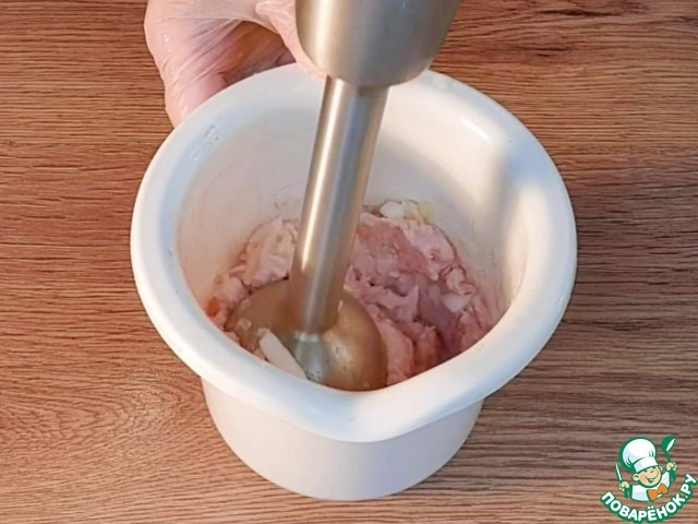 Пузырчатые лепешки с мясной начинкой
