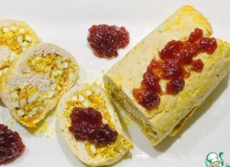 Рулет из фарша индейки с овощами и яйцами