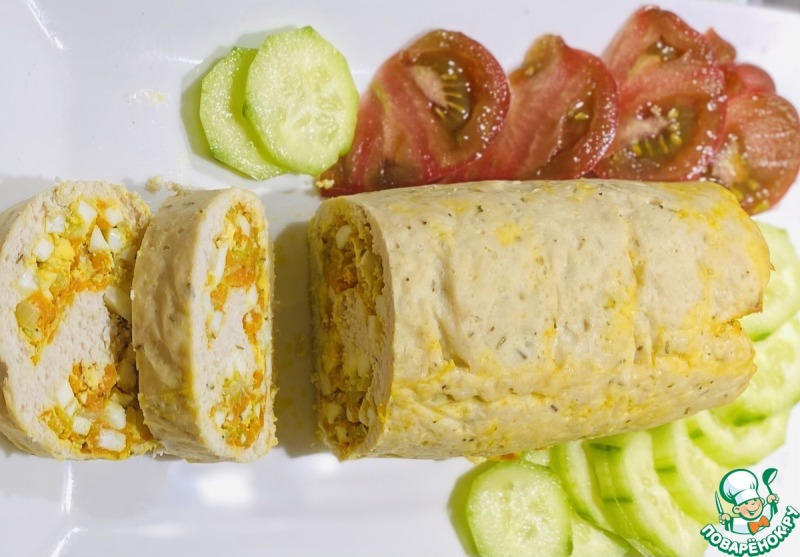 Рулет из фарша индейки с овощами и яйцами