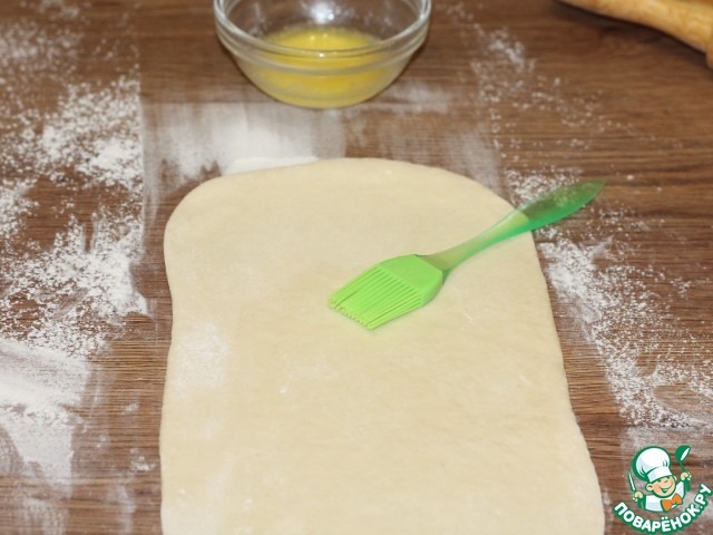 Слоеные пирожки с луком и картошкой