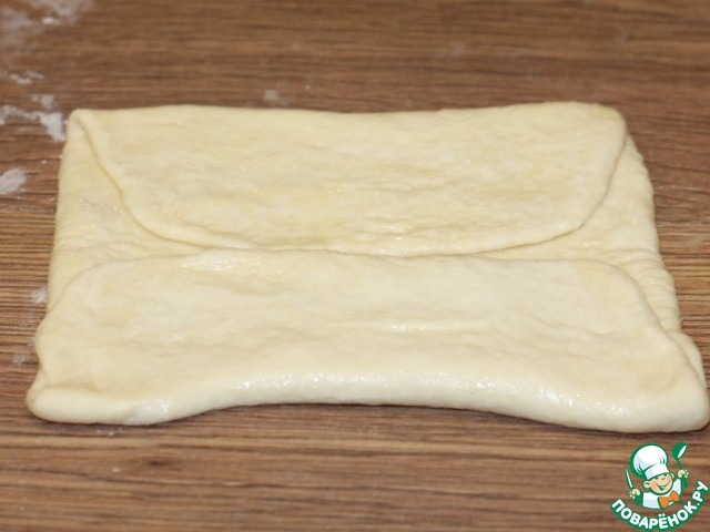 Слоеные пирожки с луком и картошкой