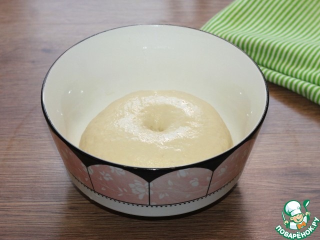 Слоеные пирожки с луком и картошкой