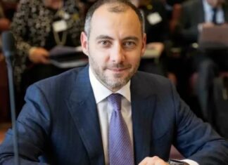 СМИ: ГБР проводит обыски у экс-министра Кубракова