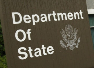 СМИ: Госдепартамент США увольняет более 1300 сотрудников