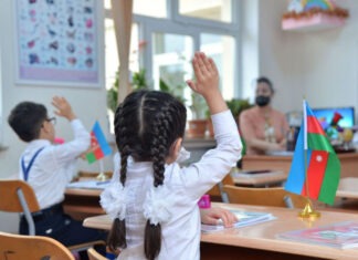 СМИ: В Азербайджане собираются закрыть все российские школы