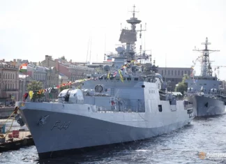 СМИ: В РФ из-за «мер безопасности» отменили главный военно-морской парад