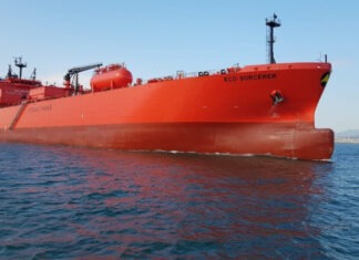 СМИ: В России взорвался танкер, произошла утечка аммиака