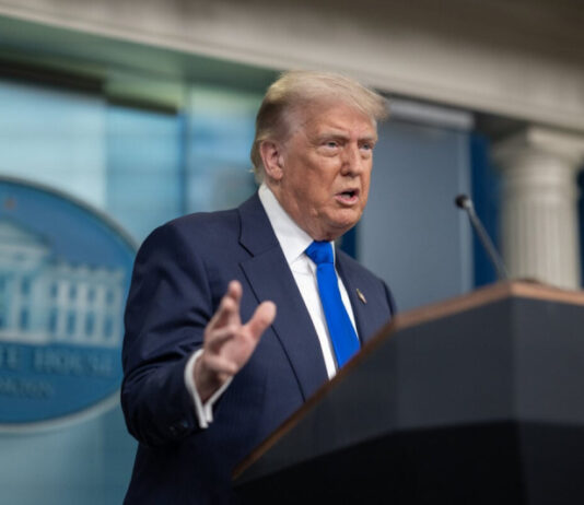 Трамп обдумывает введение «глобального нефтяного эмбарго» для усиления экономического давления на РФ