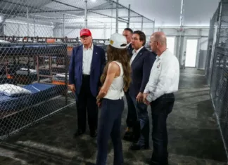 Трамп посмеялся над мигрантами, которые попадут в новый центр содержания «Аллигаторский Алькатрас»