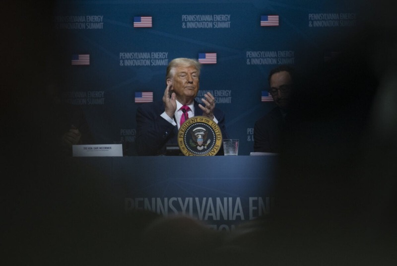 Трамп посоветовал «неудачному» Медведеву следить за словами